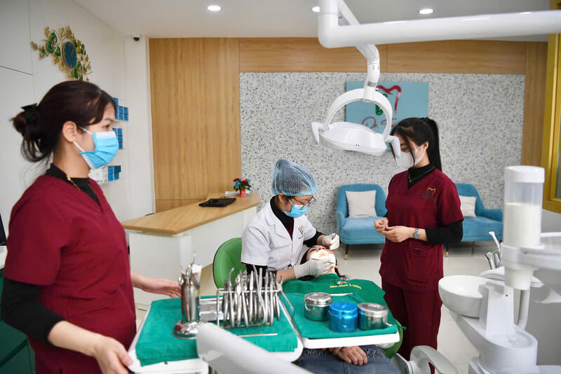 Thăm khám tại nha khoa Á Châu