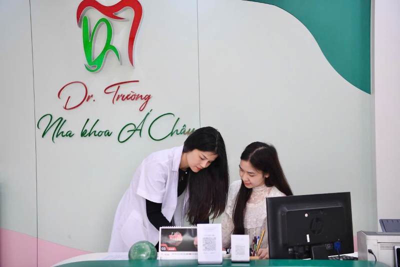 Đội ngũ bác sĩ và nhân viên tận tâm tại Nha khoa Dr Trường Á Châu.