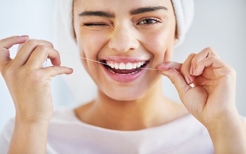 Vệ sinh răng miệng khi làm răng sứ